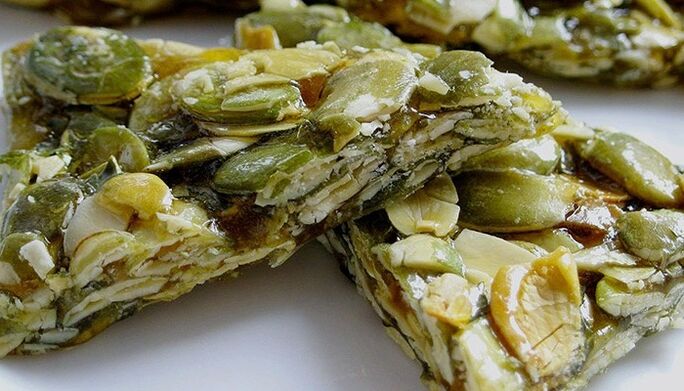 Kozinaki aux graines de citrouille pour les vers